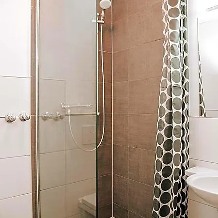 Domizil Hostel *